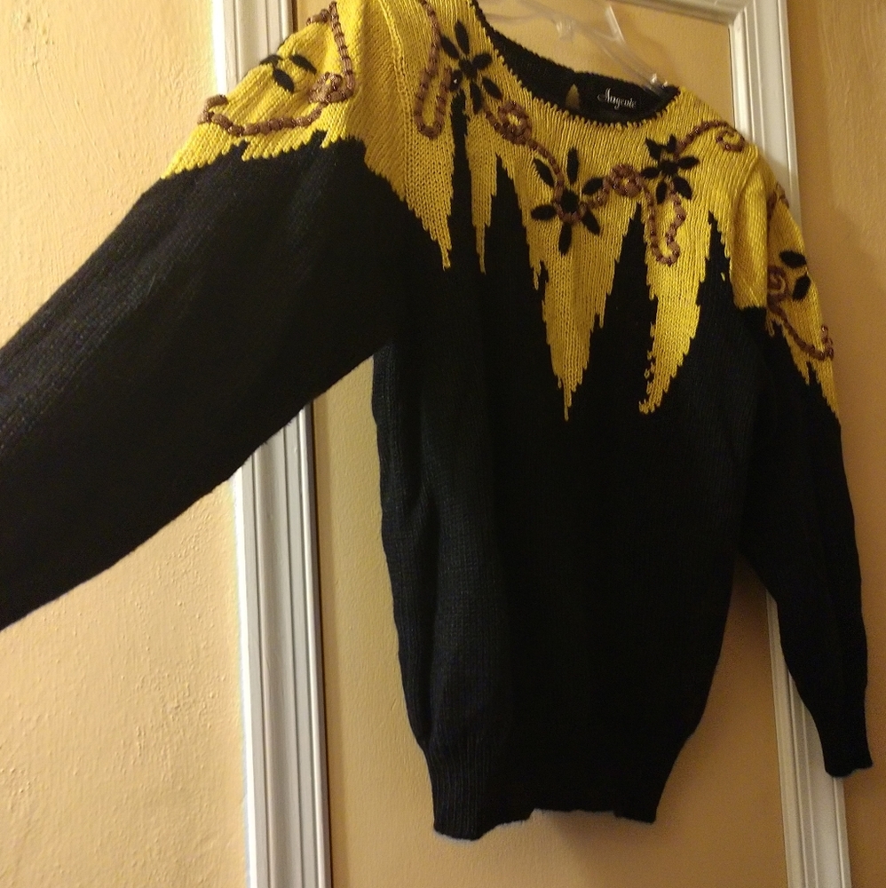 ANGENIE Woman Sweater